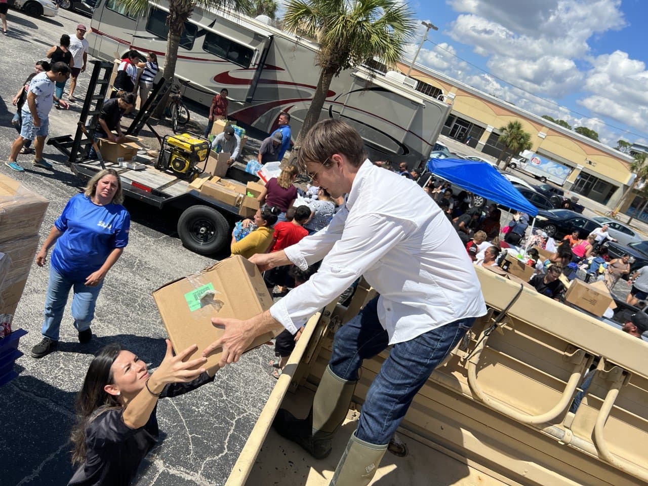 MJ Newell Homes & Standard Land Development Deliver Hurricane Ian Relief to Fort Myers